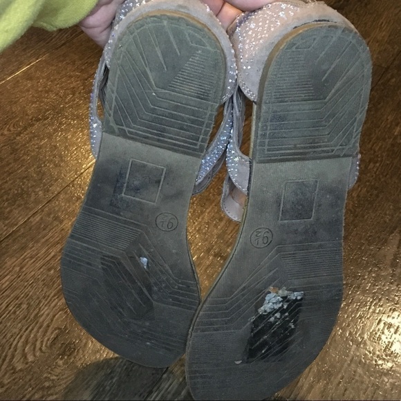 Candies Gray Dot Twist Strap Boho Sandals Women’s Size 9.5 - Picture 6 of 9